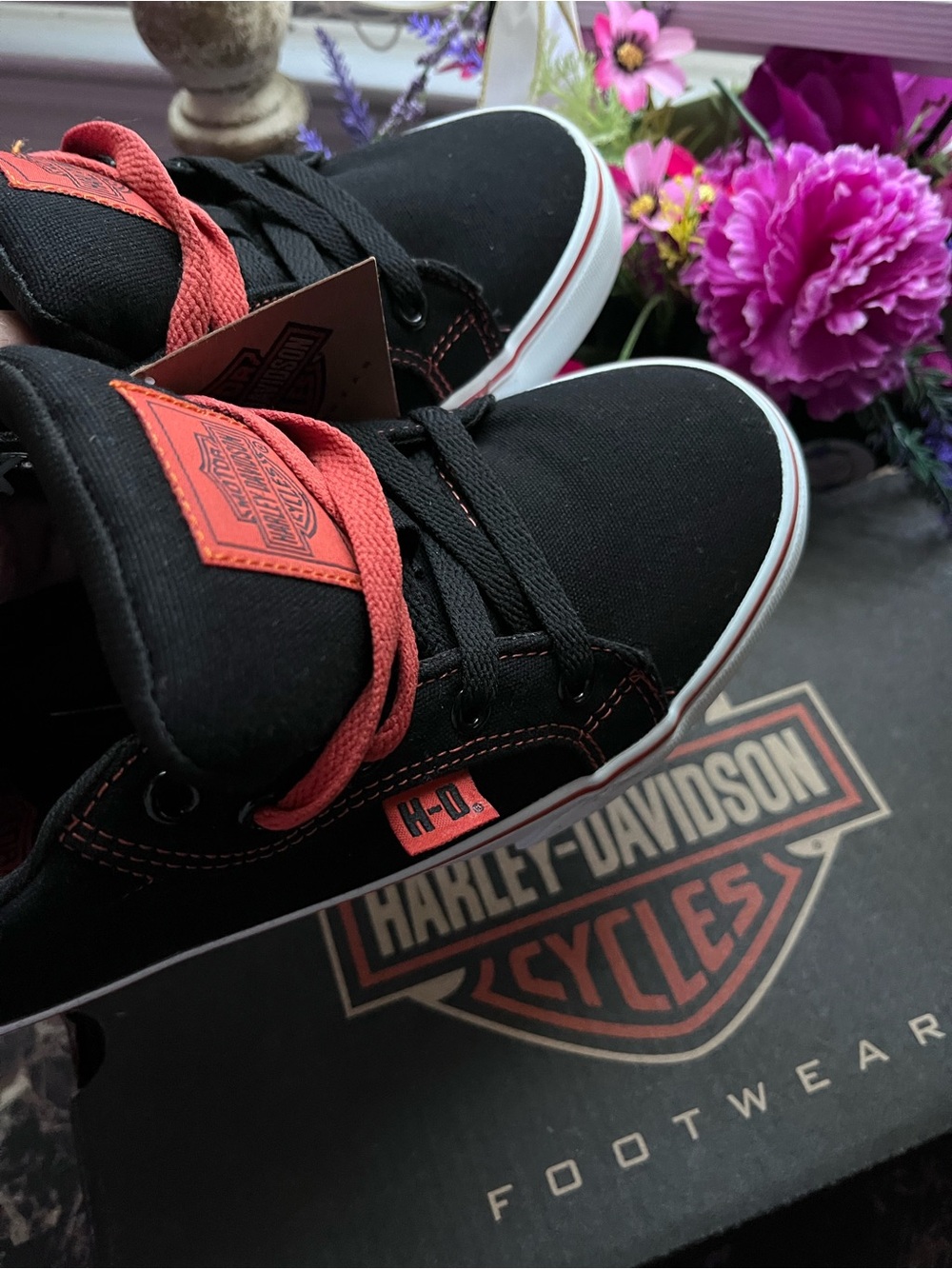 Harley Davidson
Torland Canvas
Athletic/Motorcycle Shoes
Size 7 for Women - Picture 10 of 11